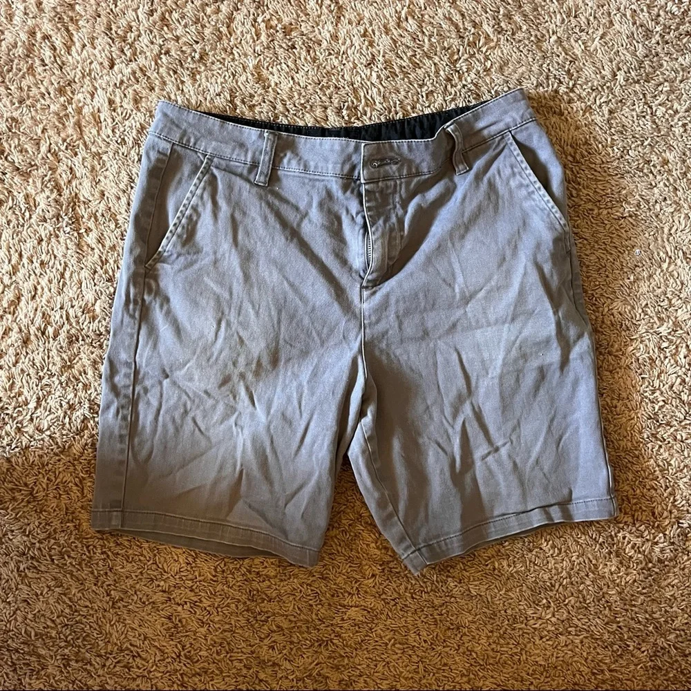 gray men’s chino shorts 32 in waiste